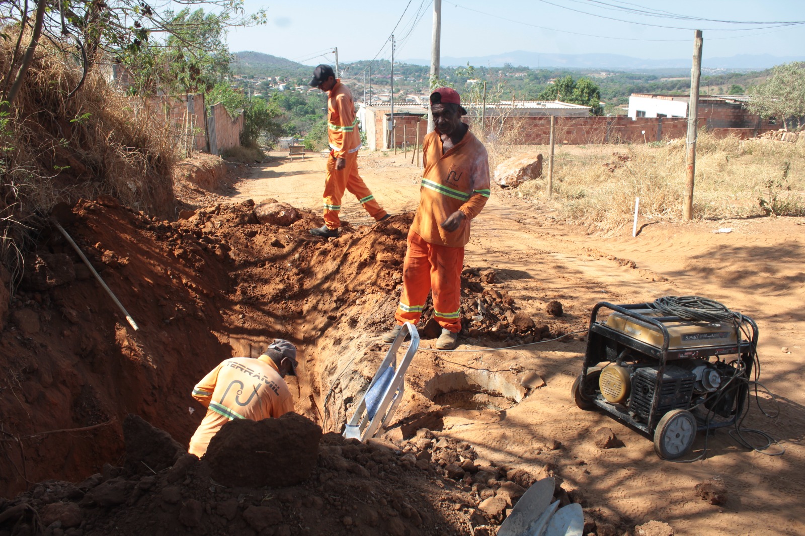 Prefeitura executa obras de drenagem e pavimentação no Marimbá